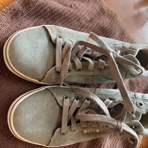 Taos sneakers sage green 81/2